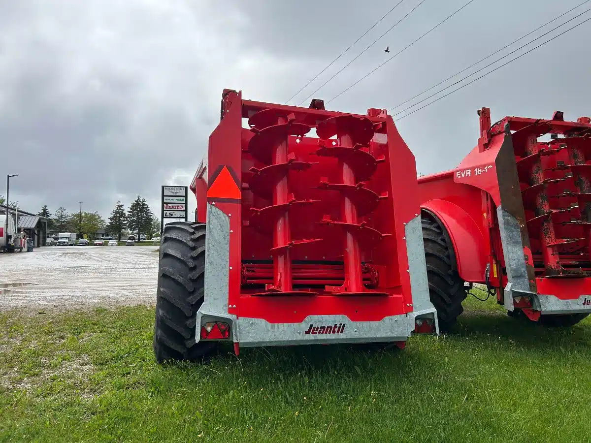 Gallery image 2 for New Jeantil 10-6 Manure Spreader
