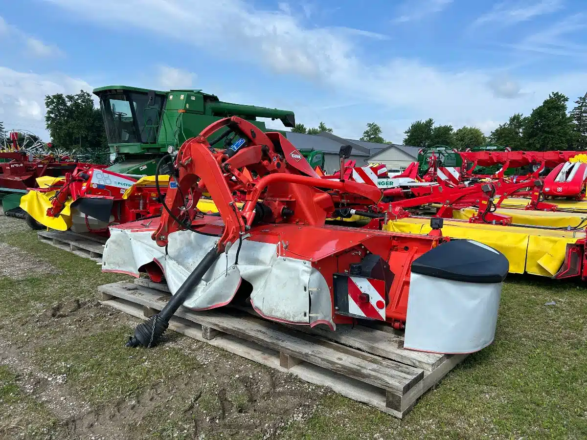 Gallery image 2 for Used Kuhn FC 3525 RF Disc Mower Conditioner