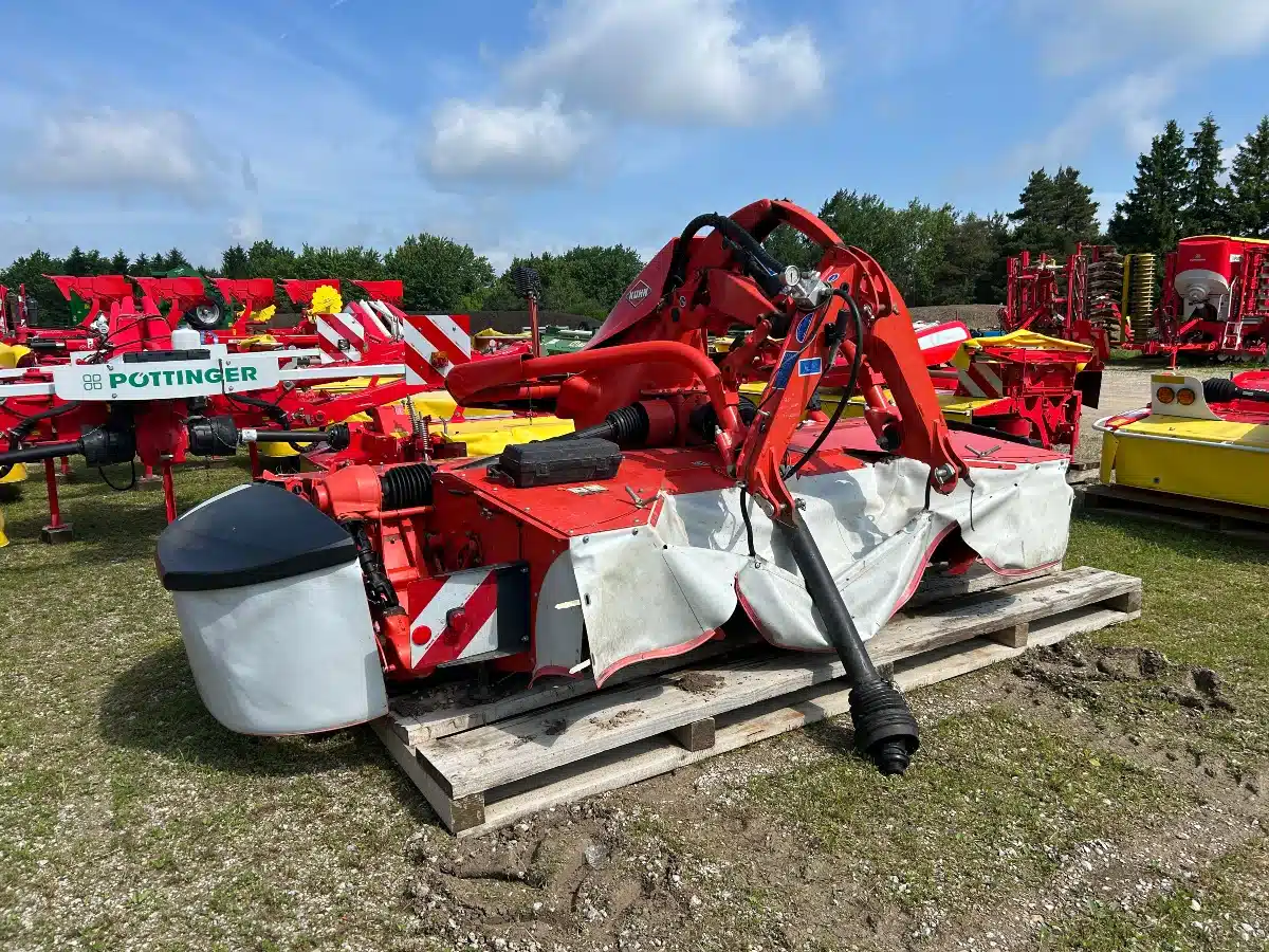 Gallery image 1 for Used Kuhn FC 3525 RF Disc Mower Conditioner