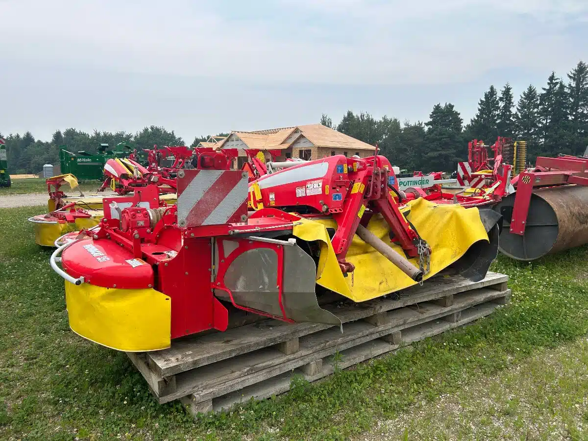 Gallery image 1 for Used Pottinger NOVACAT 351 Disc Mower
