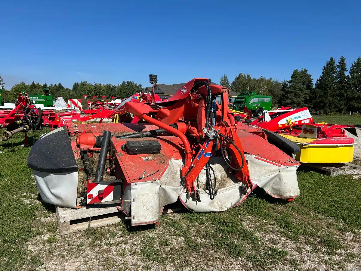 Gallery image 1 for Used Kuhn FC 3525 RF Disc Mower Conditioner