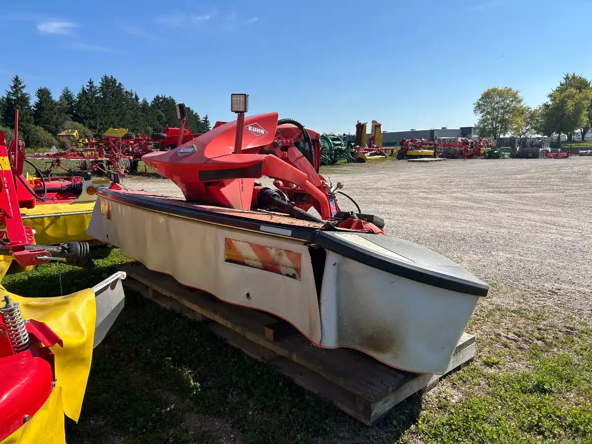 Gallery image 2 for Used Kuhn FC 3525 RF Disc Mower Conditioner