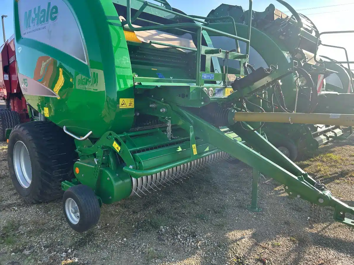 Gallery image 2 for Used McHale V6750 Round Baler