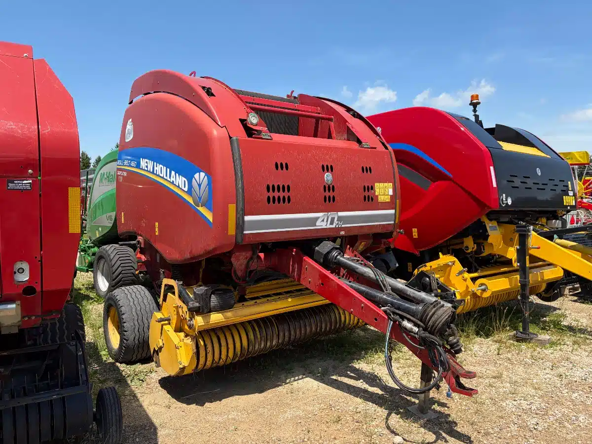 Photo de la Galerie 1 pour New Holland ROLL-BELT 460 Presse à Balle Ronde