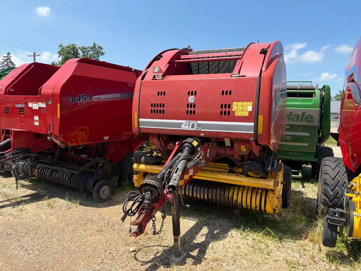 Photo de la Galerie 2 pour New Holland ROLL-BELT 460 Presse à Balle Ronde