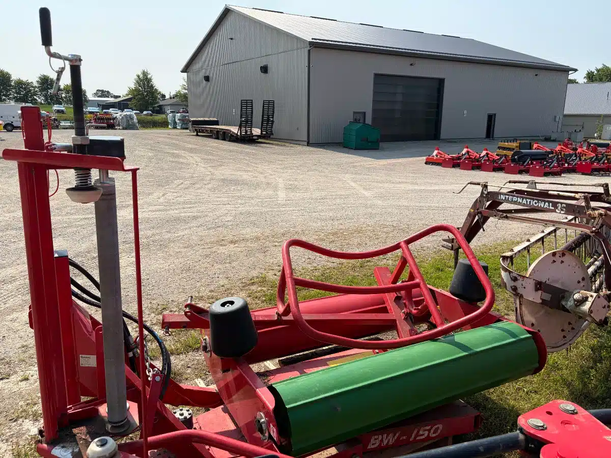Photo de la Galerie 2 pour Farm King BW150 Enrobeuse