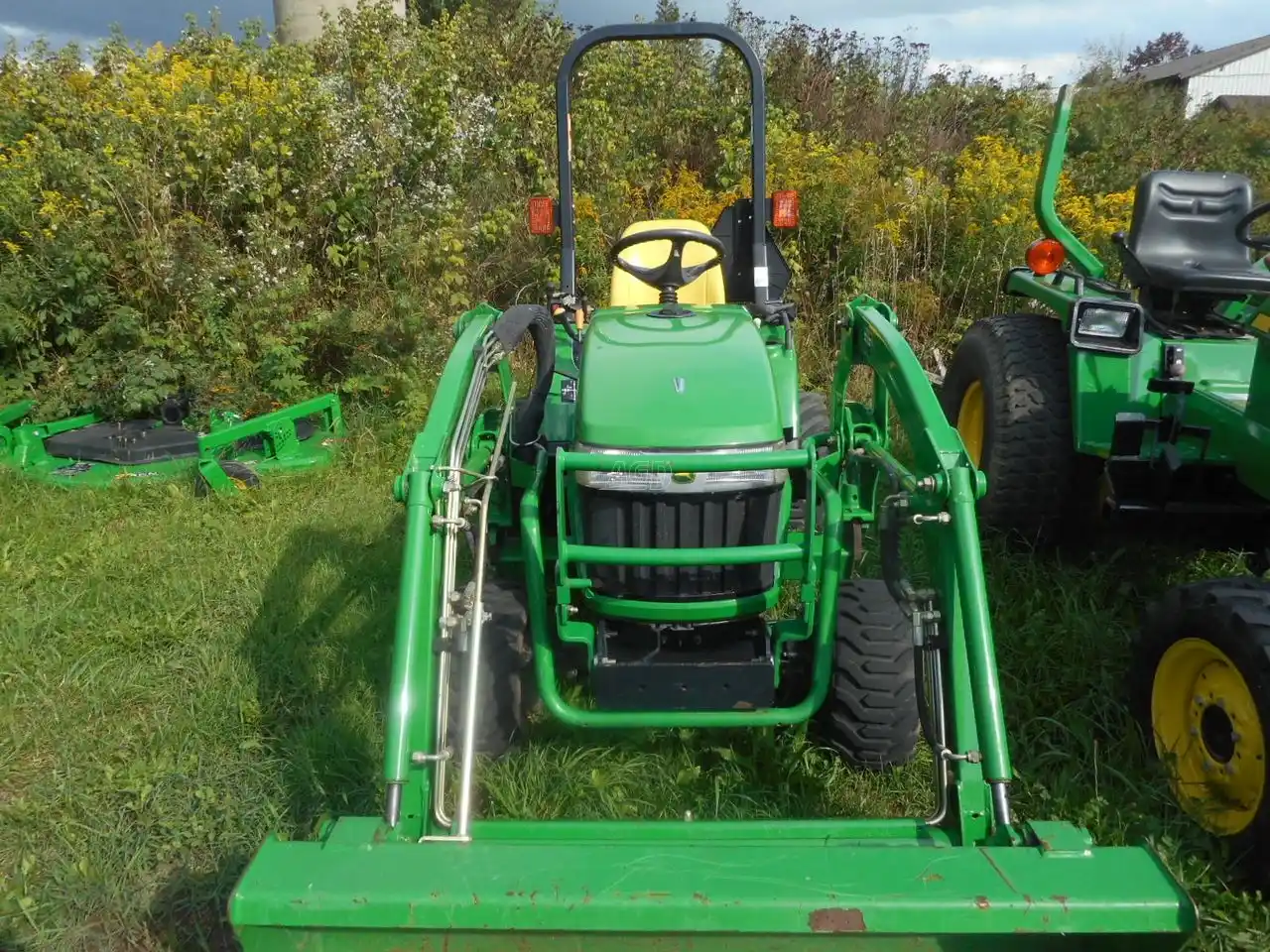 Gallery image 2 for Used 2009 John Deere 2305 Tractor
