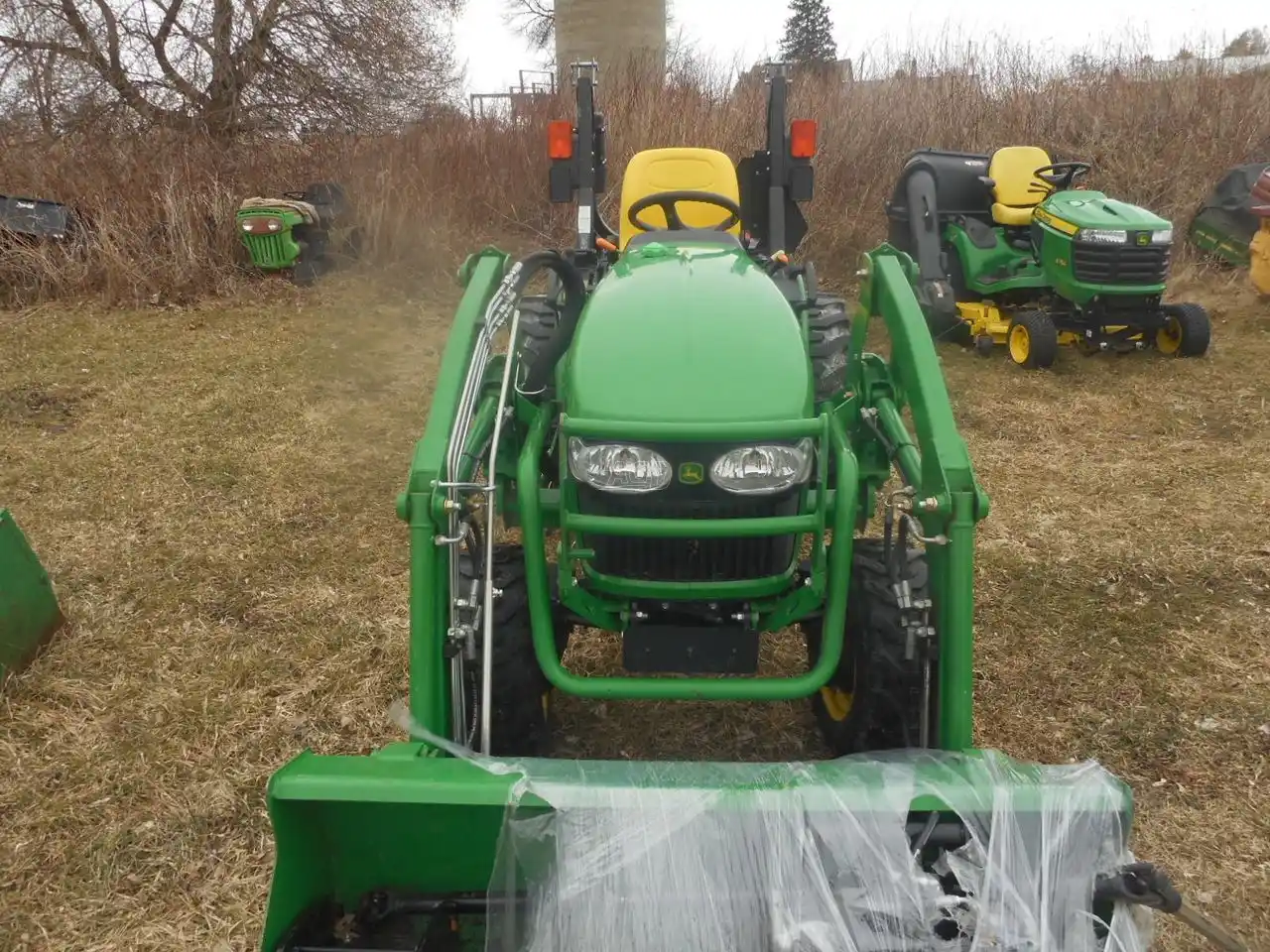 Gallery image 2 for Used 2018 John Deere 2032R Tractor