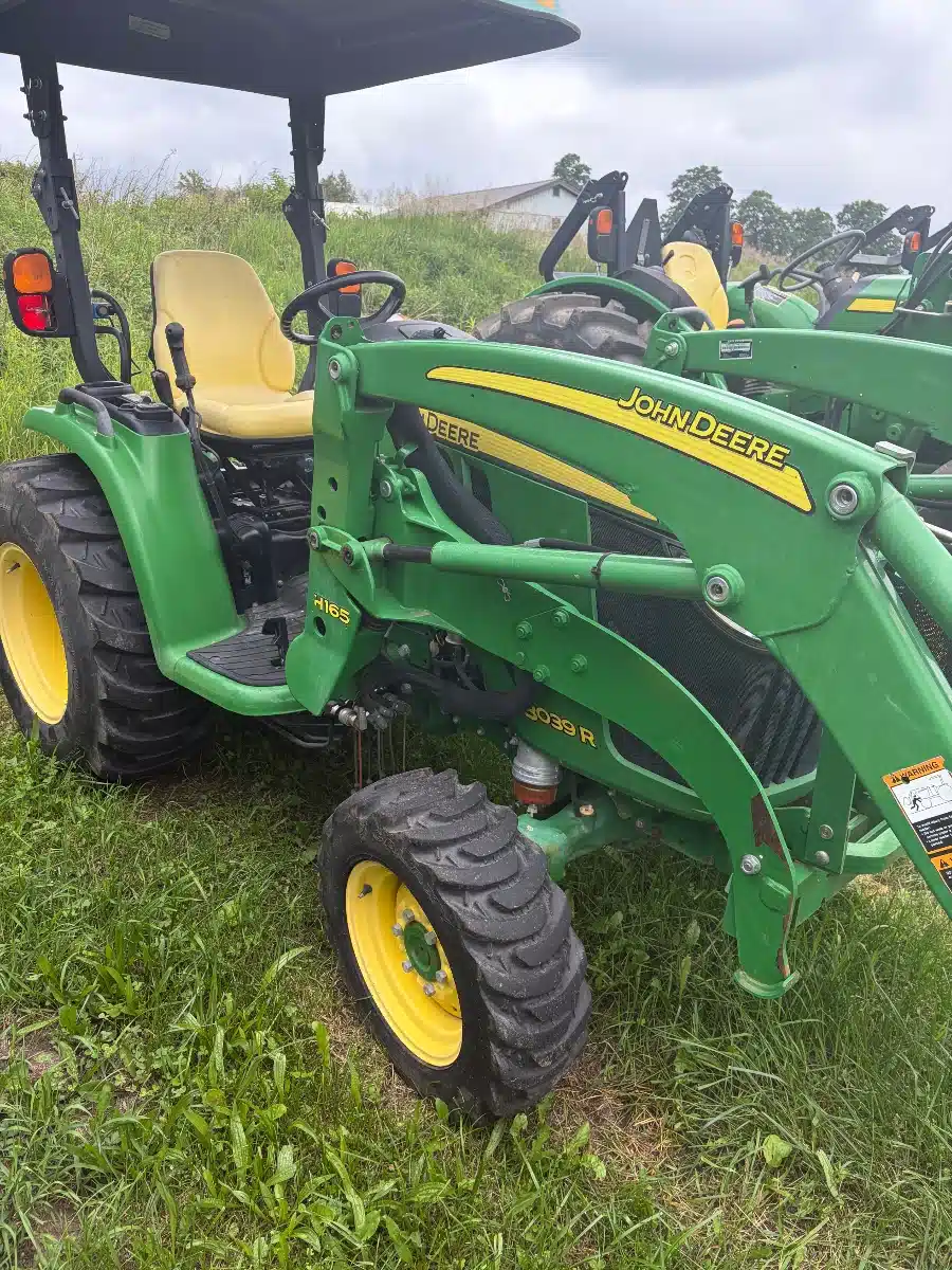 Photo de la Galerie 1 pour 2020 John Deere 3039R Tracteur