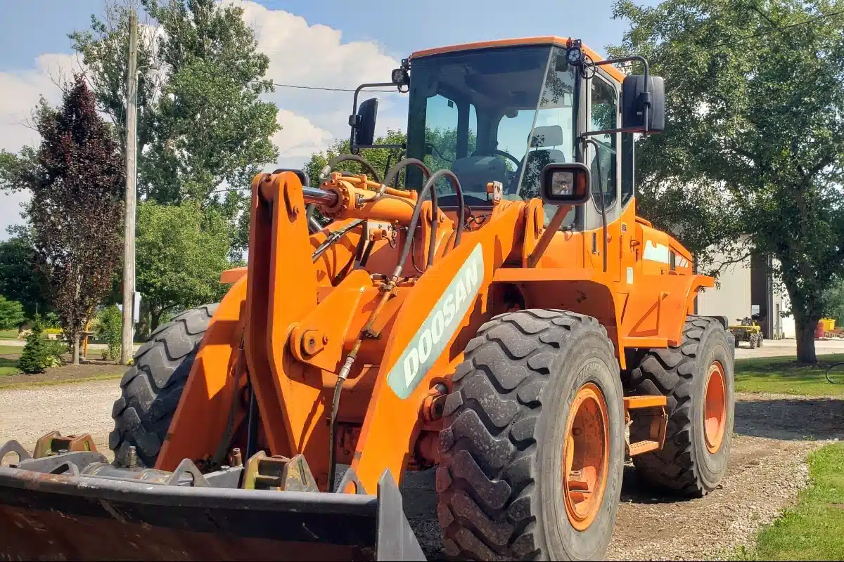 Gallery image 2 for Used 2011 Doosan DL 220 Wheel Loader