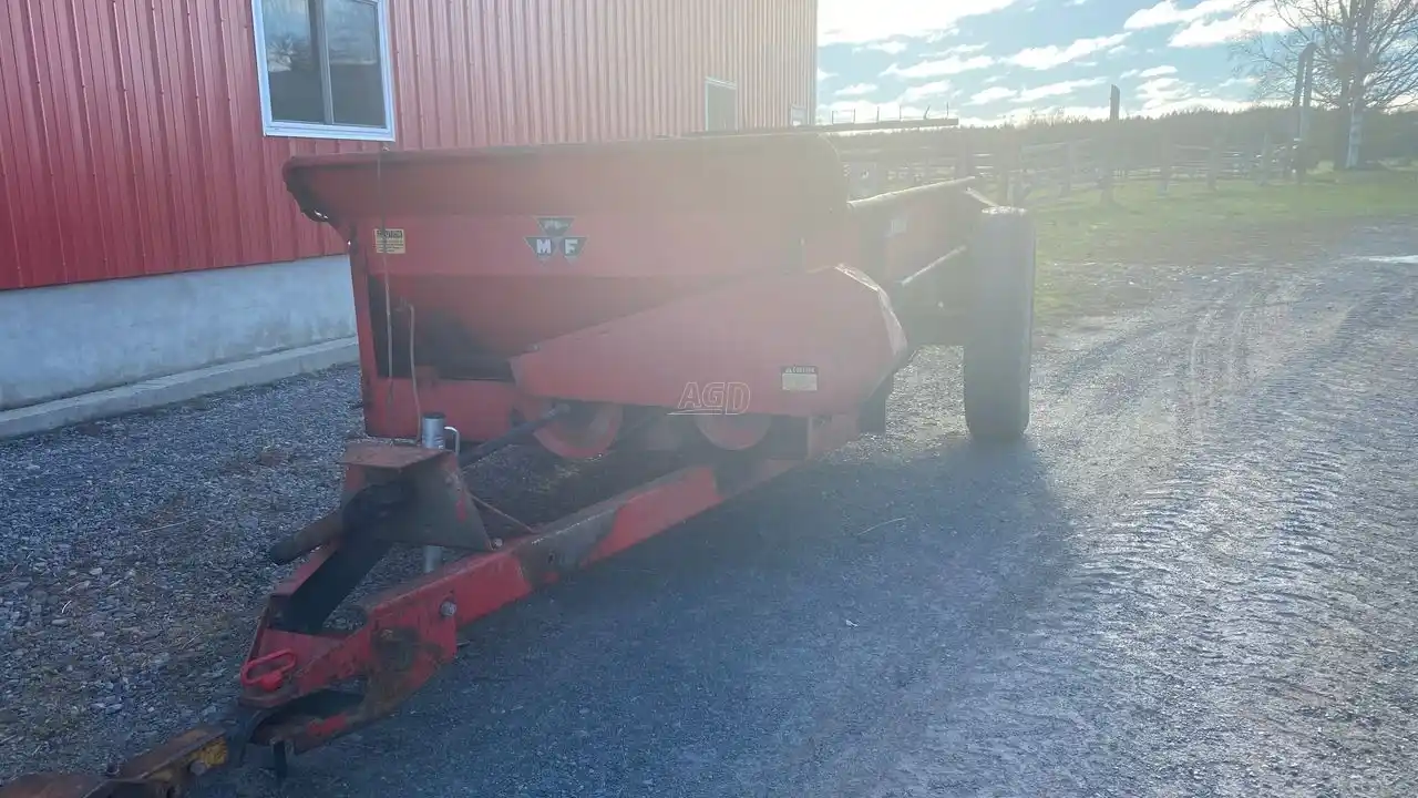 Gallery image 2 for Used Massey Ferguson 160 Manure Spreader