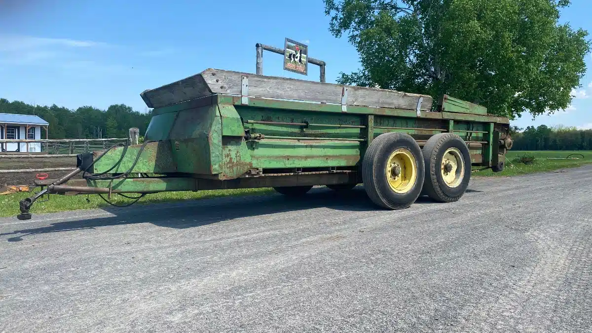 Gallery image 1 for Used John Deere 680 Manure Spreader