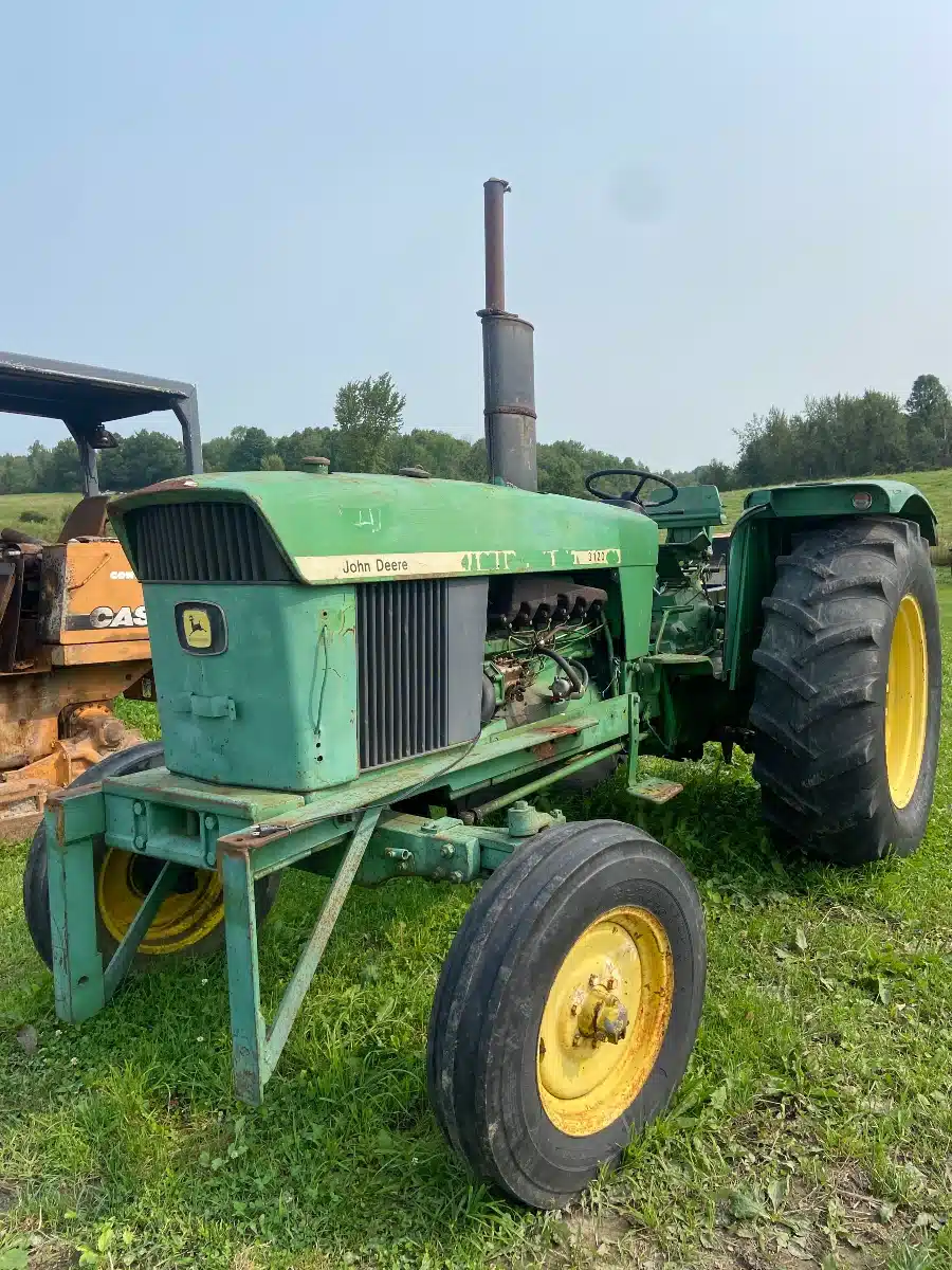 Gallery image 2 for Used John Deere 3120 Tractor