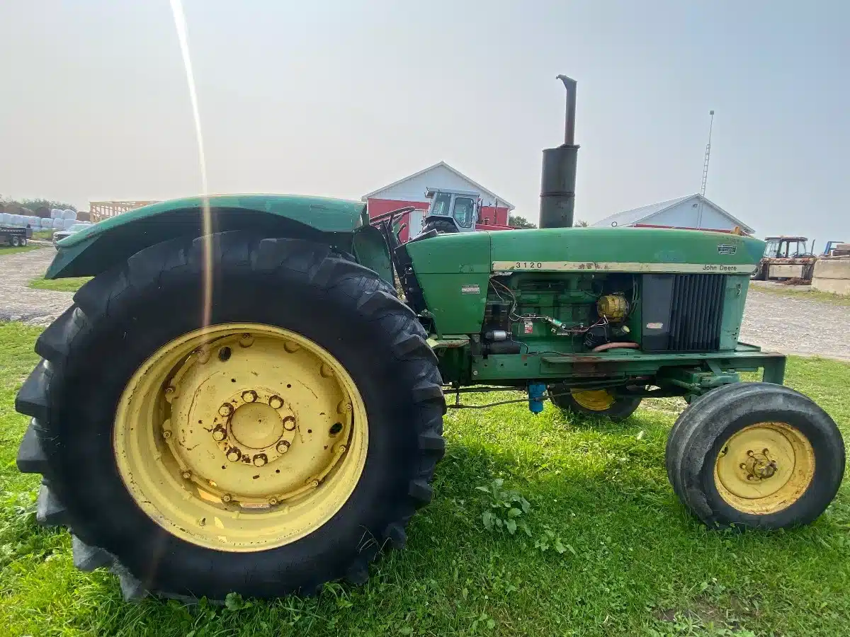 Gallery image 1 for Used John Deere 3120 Tractor