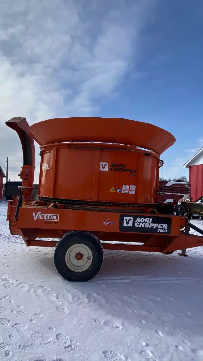 Gallery image 2 for Used Valmetal AGRI CHOPPER 5600 Bale Processor
