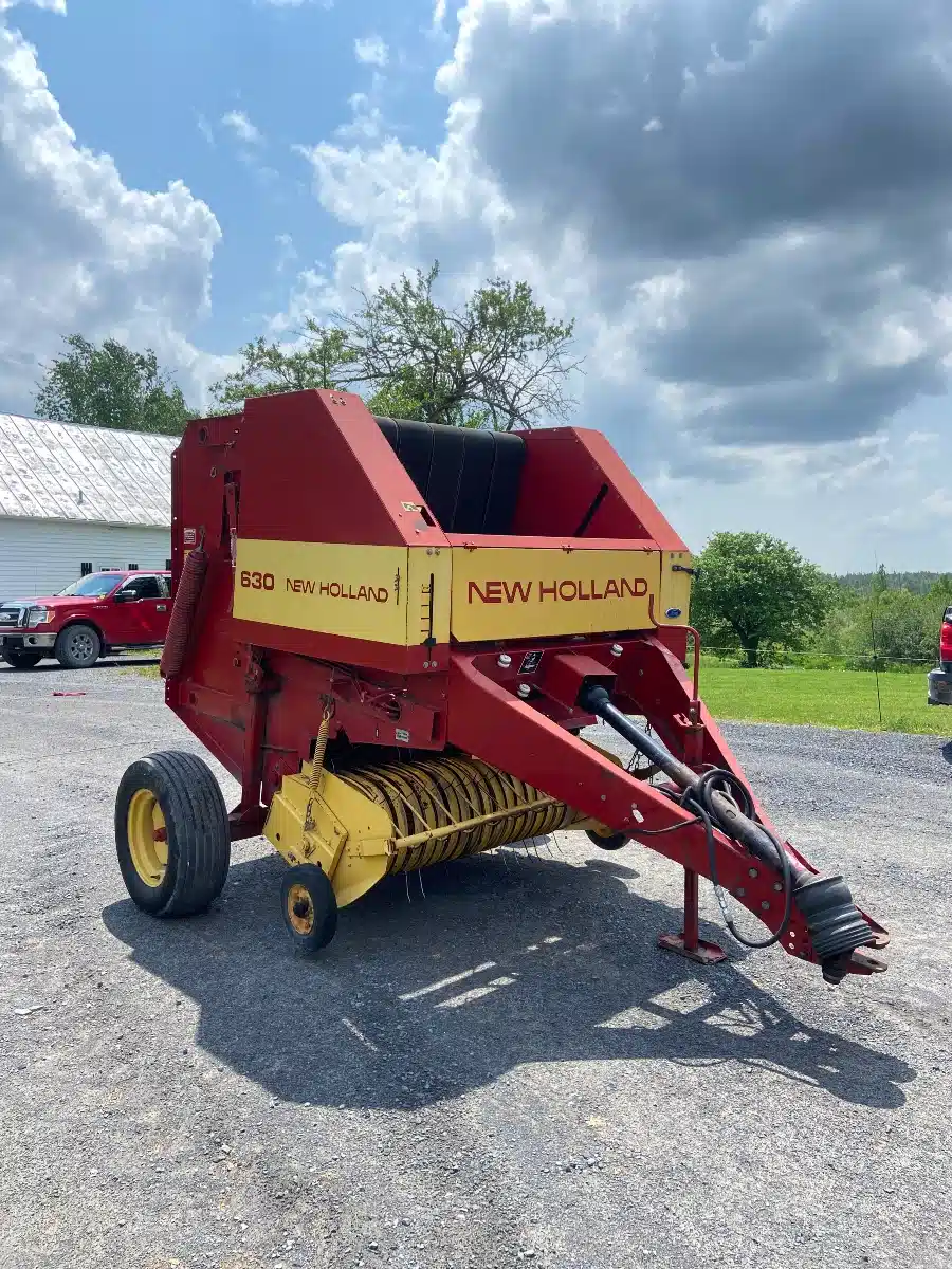 Gallery image 1 for Used New Holland 630 Round Baler