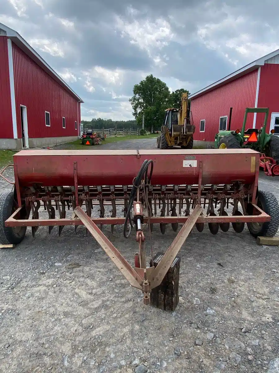 Gallery image 1 for Used Massey Ferguson 33 Drill