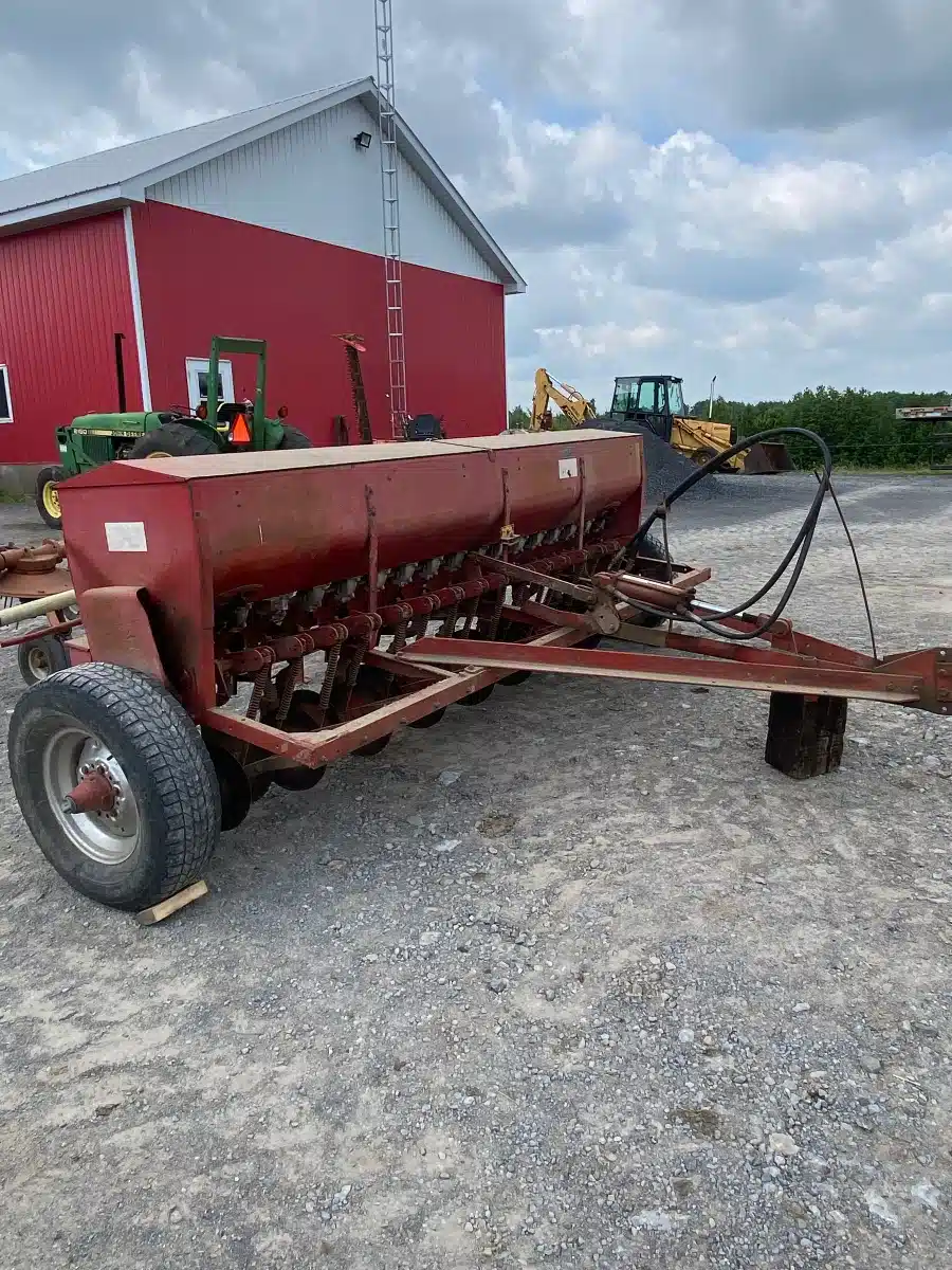 Gallery image 2 for Used Massey Ferguson 33 Drill