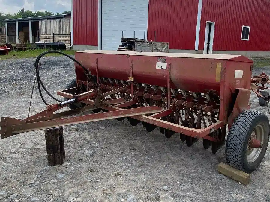 Gallery image 2 for Massey Ferguson 33 Drill