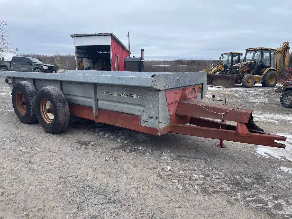 Gallery image 2 for New Idea 353 Manure Spreader