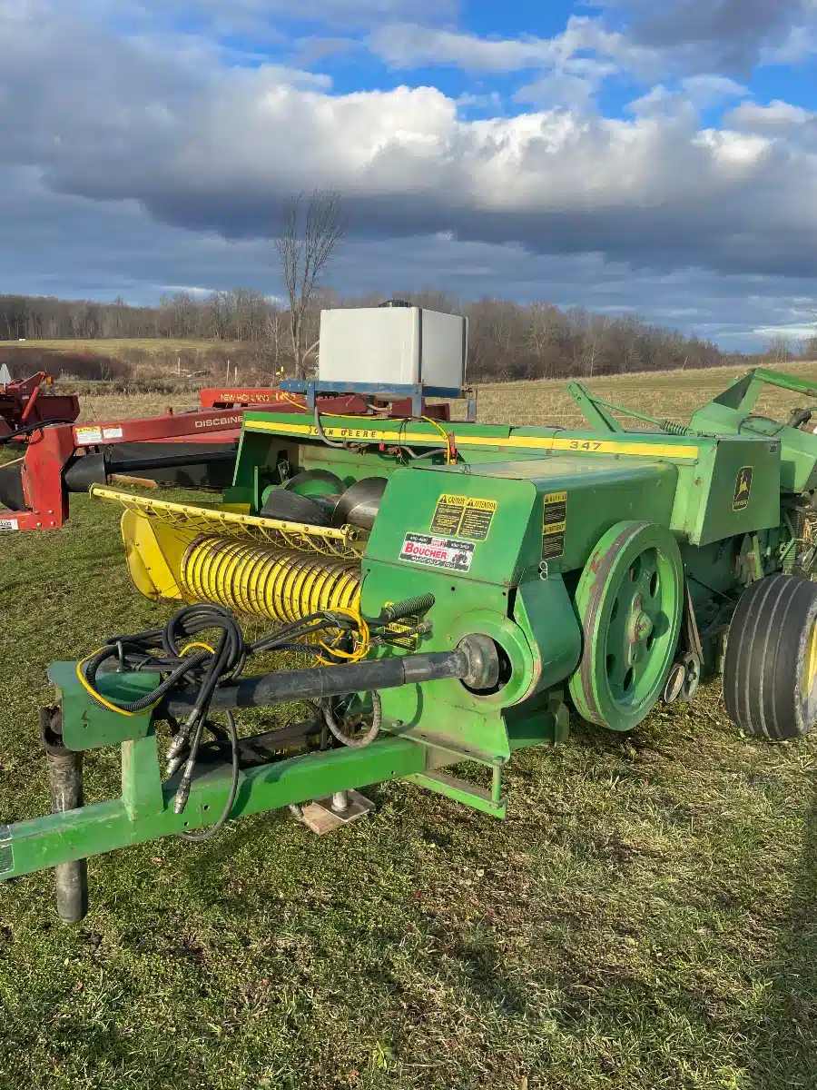 Gallery image 1 for Used John Deere 347 Square Baler - Small