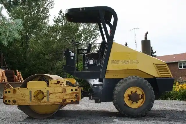 Gallery image 1 for Used 2002 Bomag DW145D-3 Vibrating Vibratory Roller