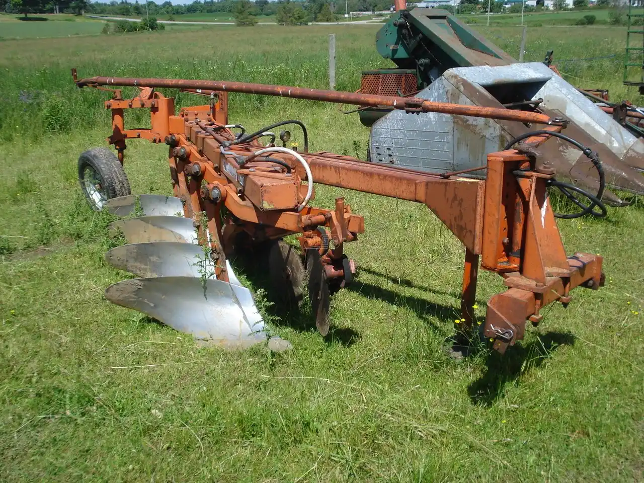 Gallery image 1 for Used Allis Chalmers 2000 Plow