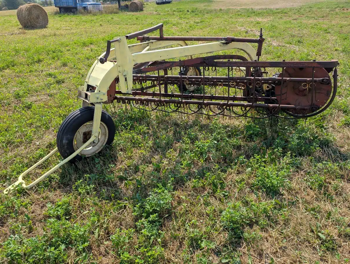 Gallery image 1 for Used New Idea 402 Rake