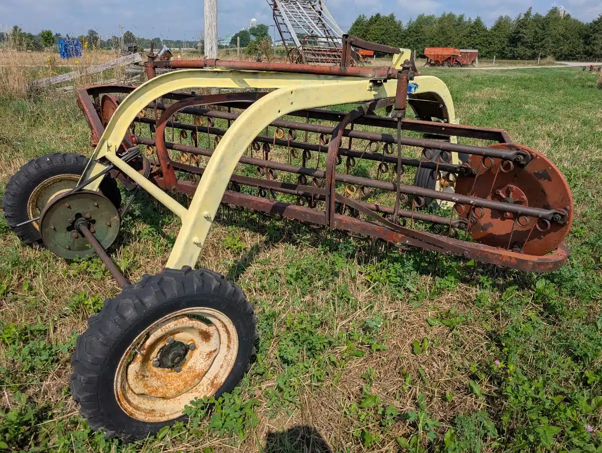 Gallery image 2 for Used New Idea 402 Rake