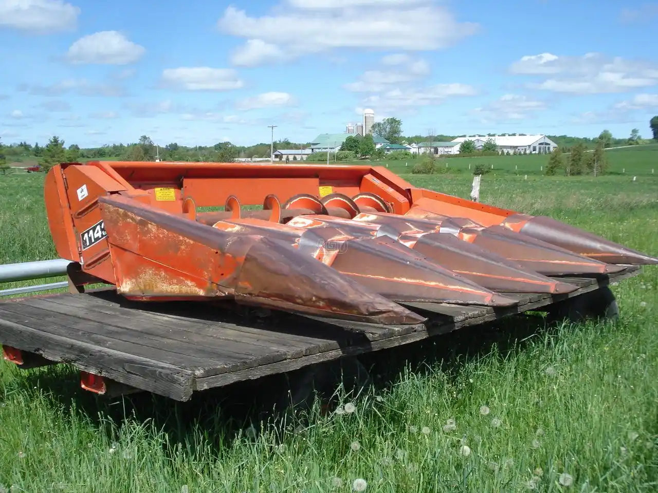 Gallery image 2 for Used Massey Ferguson 1143 Header - Row Crop