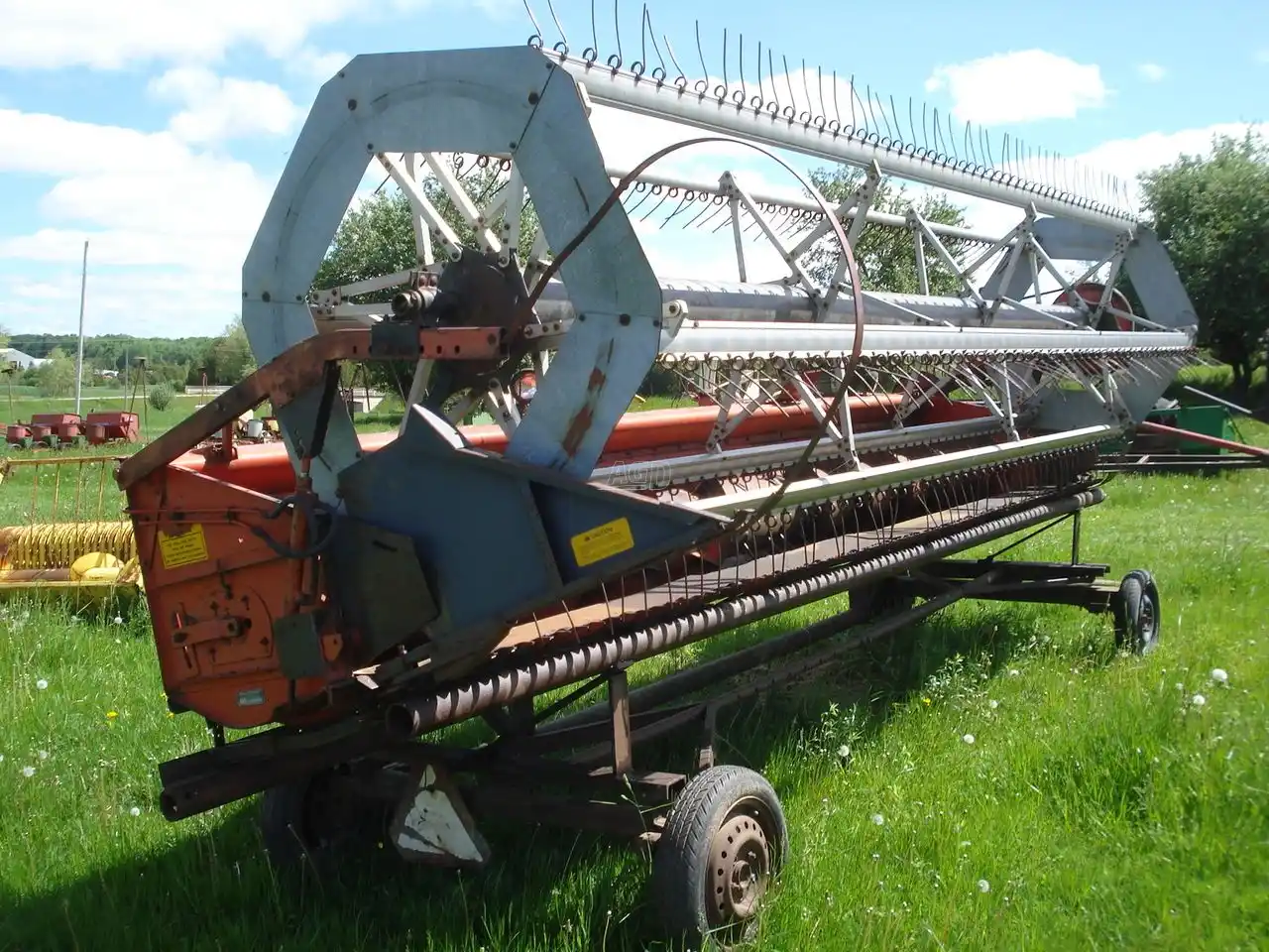 Gallery image 2 for Used Massey Ferguson 1859 Header - Flex