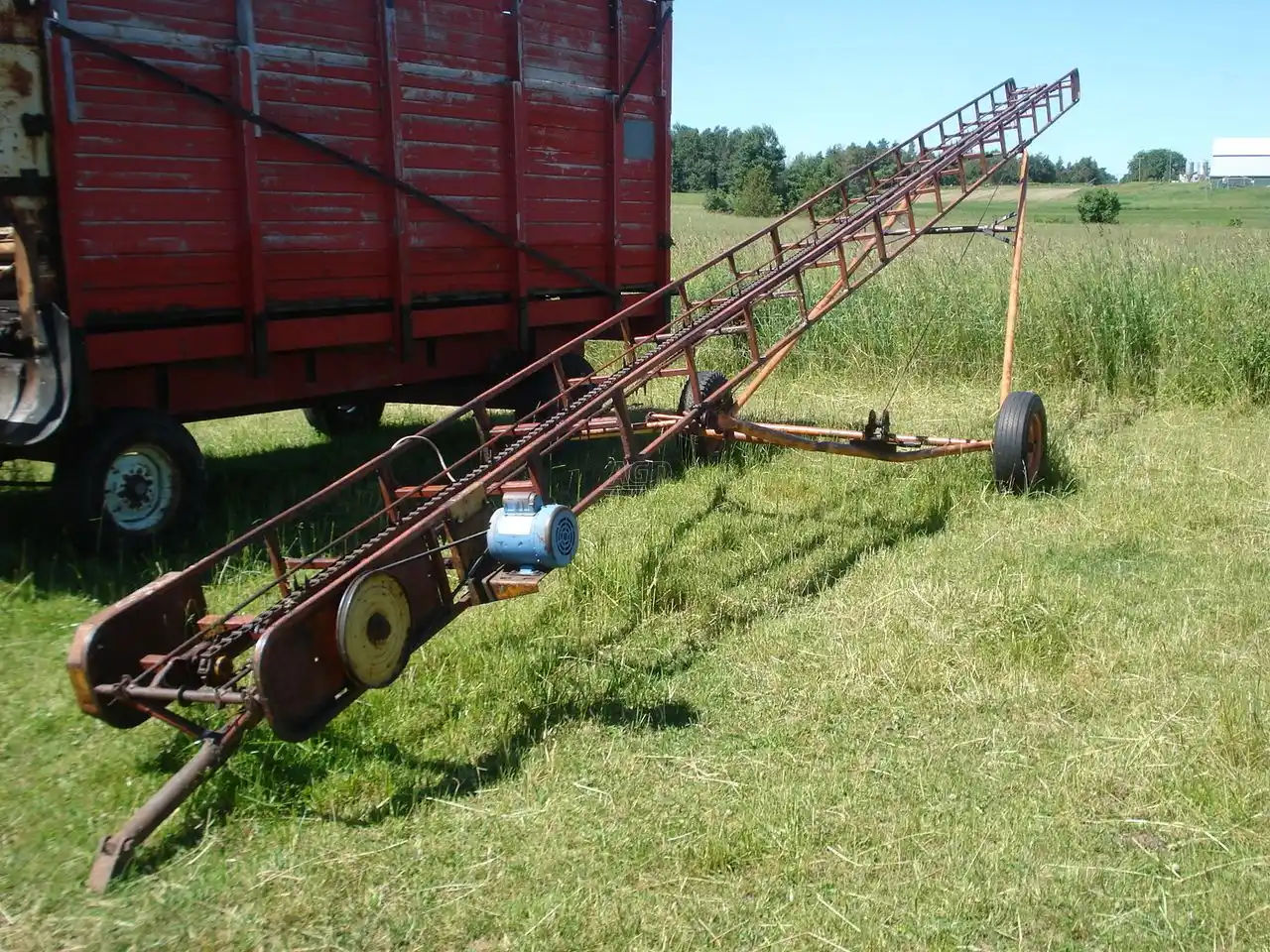 Gallery image 2 for Used Forage King 36' Bale Elevator