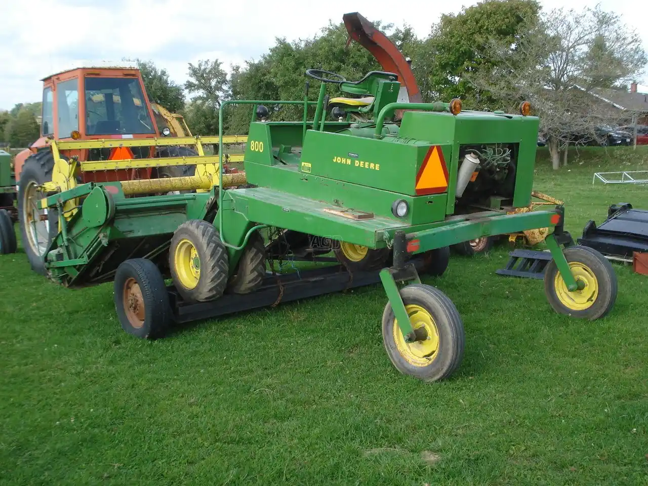 Gallery image 2 for Used John Deere 800 Windrower