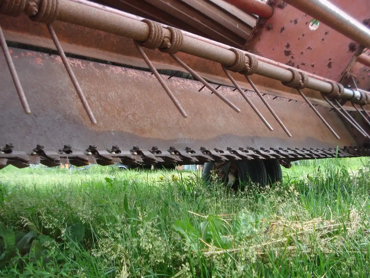 Gallery image 2 for Used Gehl 1090 Mower Conditioner