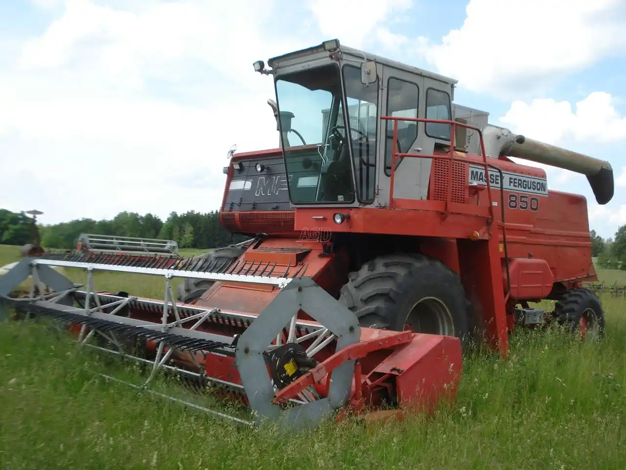 Gallery image 2 for Used Massey Ferguson 850 Combine