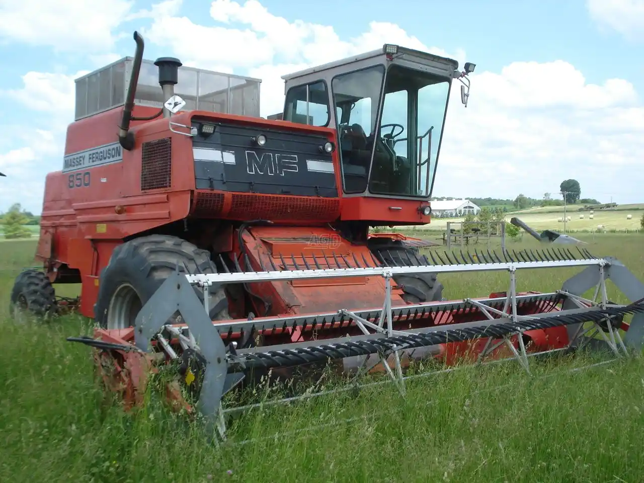 Gallery image 1 for Used Massey Ferguson 850 Combine