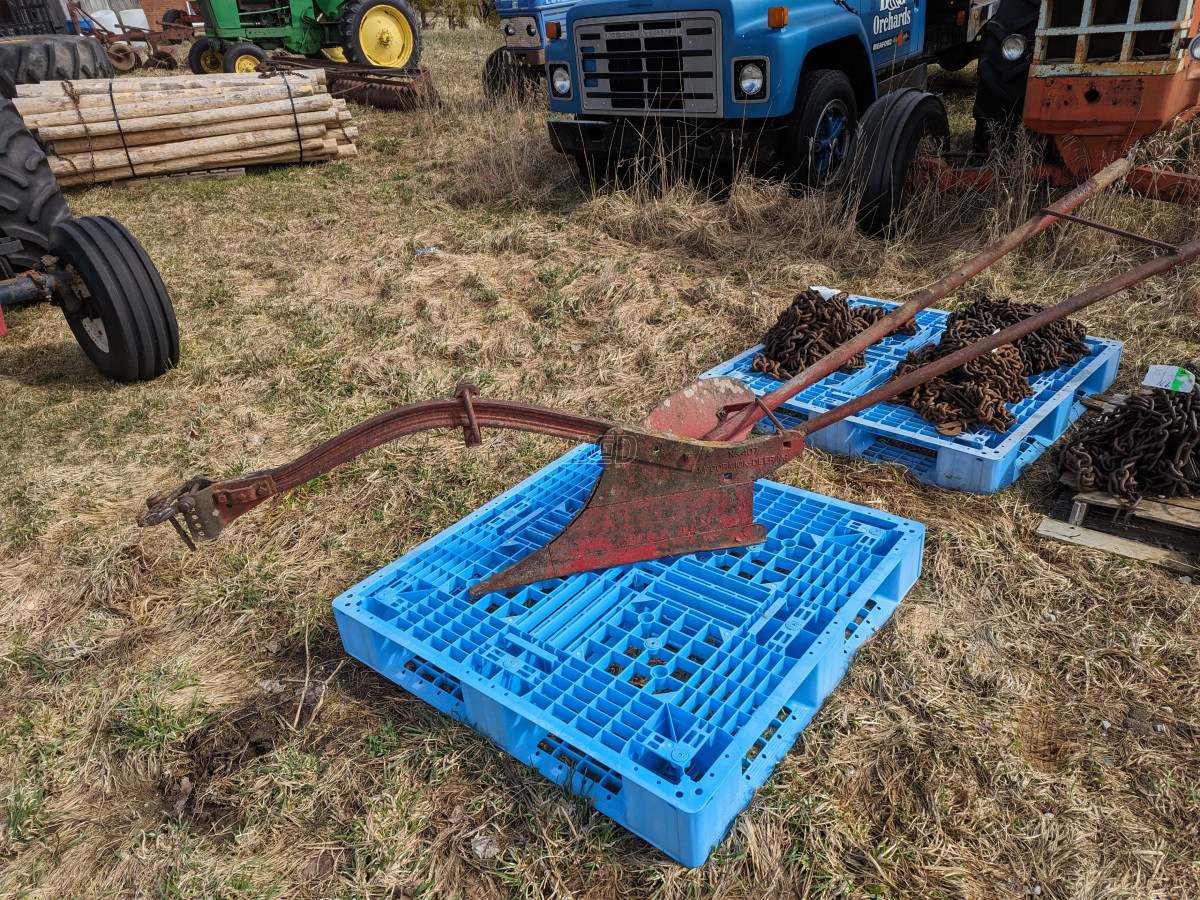 Gallery image 2 for Used McCormick Deering 407 Plow