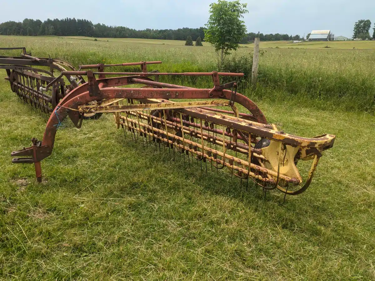 Gallery image 2 for Used New Holland 256 Rake