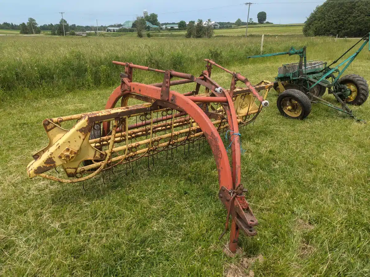 Gallery image 1 for Used New Holland 256 Rake