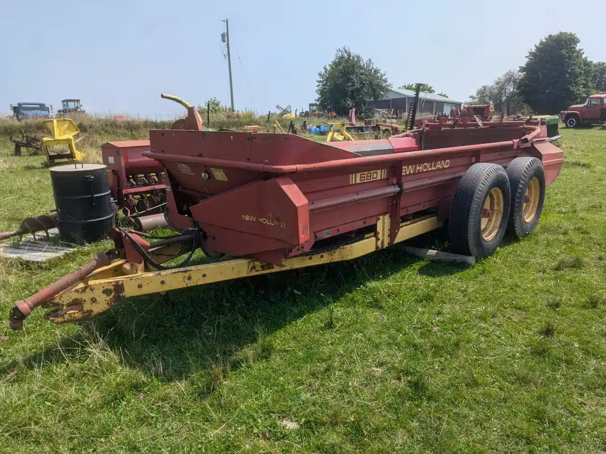 Gallery image 1 for Used New Holland 680 Manure Spreader