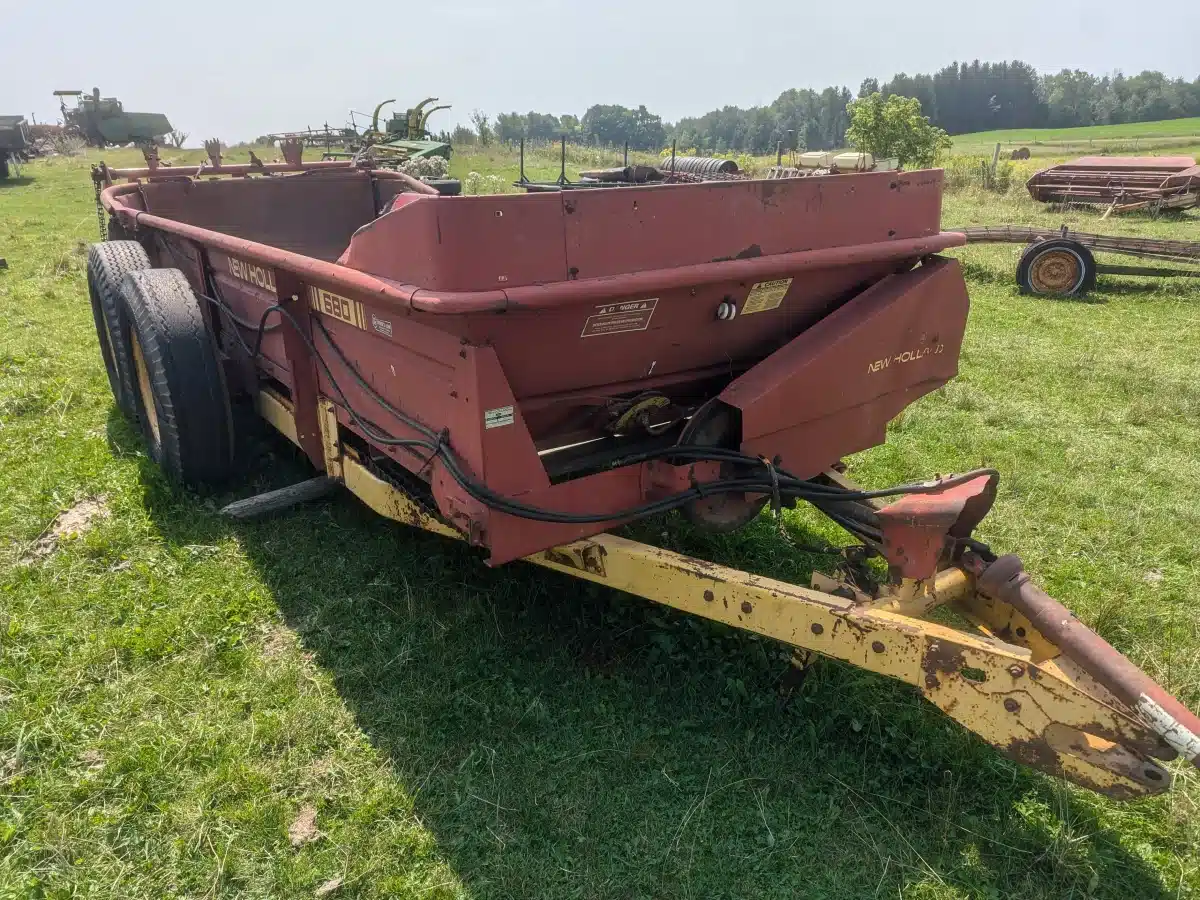 Gallery image 2 for Used New Holland 680 Manure Spreader