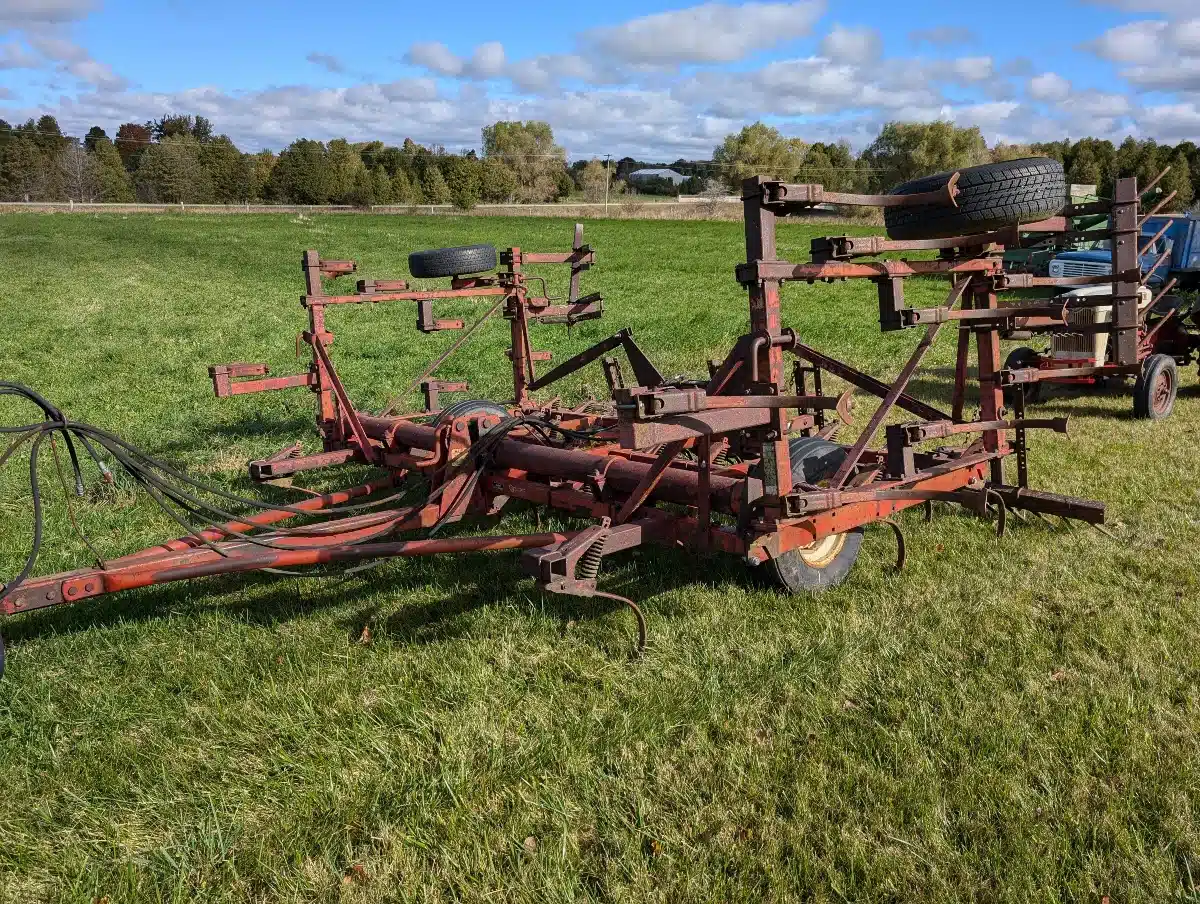 Photo de la Galerie 1 pour Usagé Massey Ferguson 259 Cultivateur