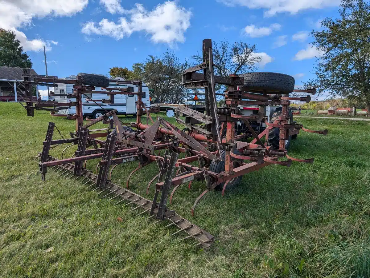 Photo de la Galerie 2 pour Usagé Massey Ferguson 259 Cultivateur