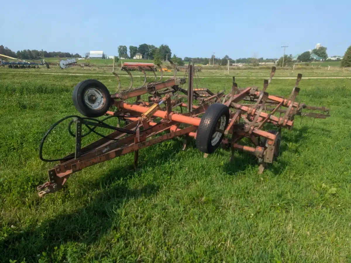Gallery image 2 for Used Allis Chalmers 1200 Cultivator