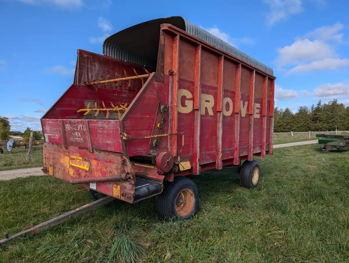 Gallery image 1 for Used Grove 3 Beater Forage Box