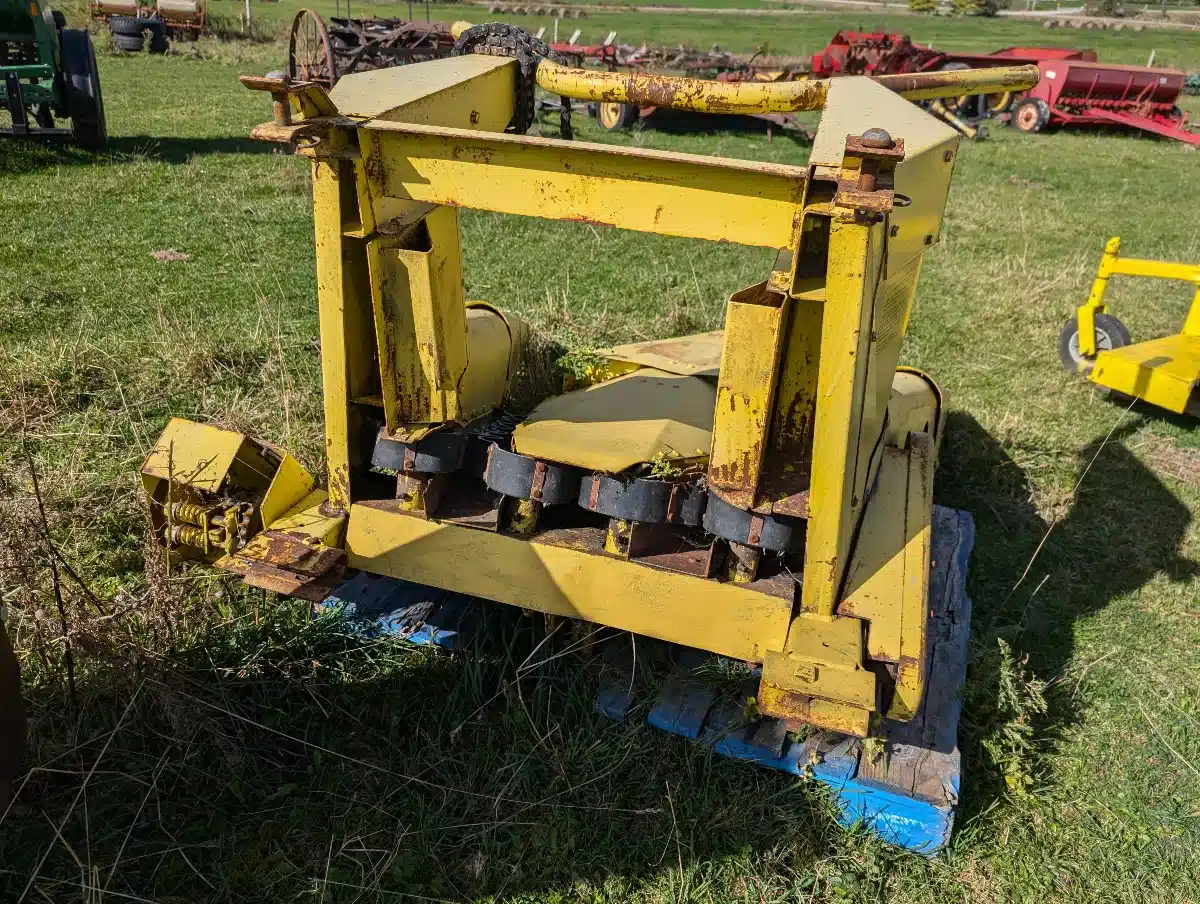 Gallery image 2 for Used John Deere 2 ROW Header - Row Crop