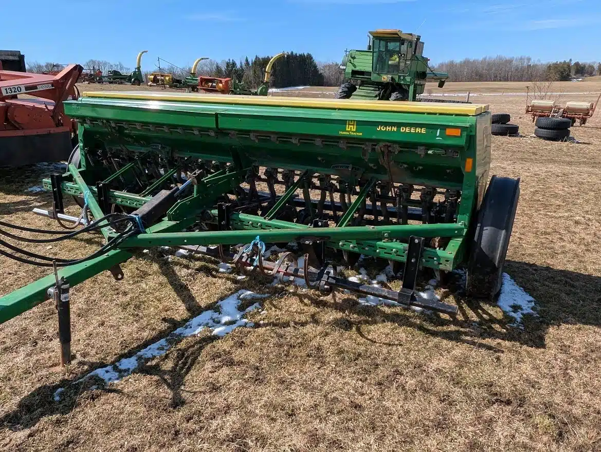 Gallery image 2 for Used John Deere 8300 Drill