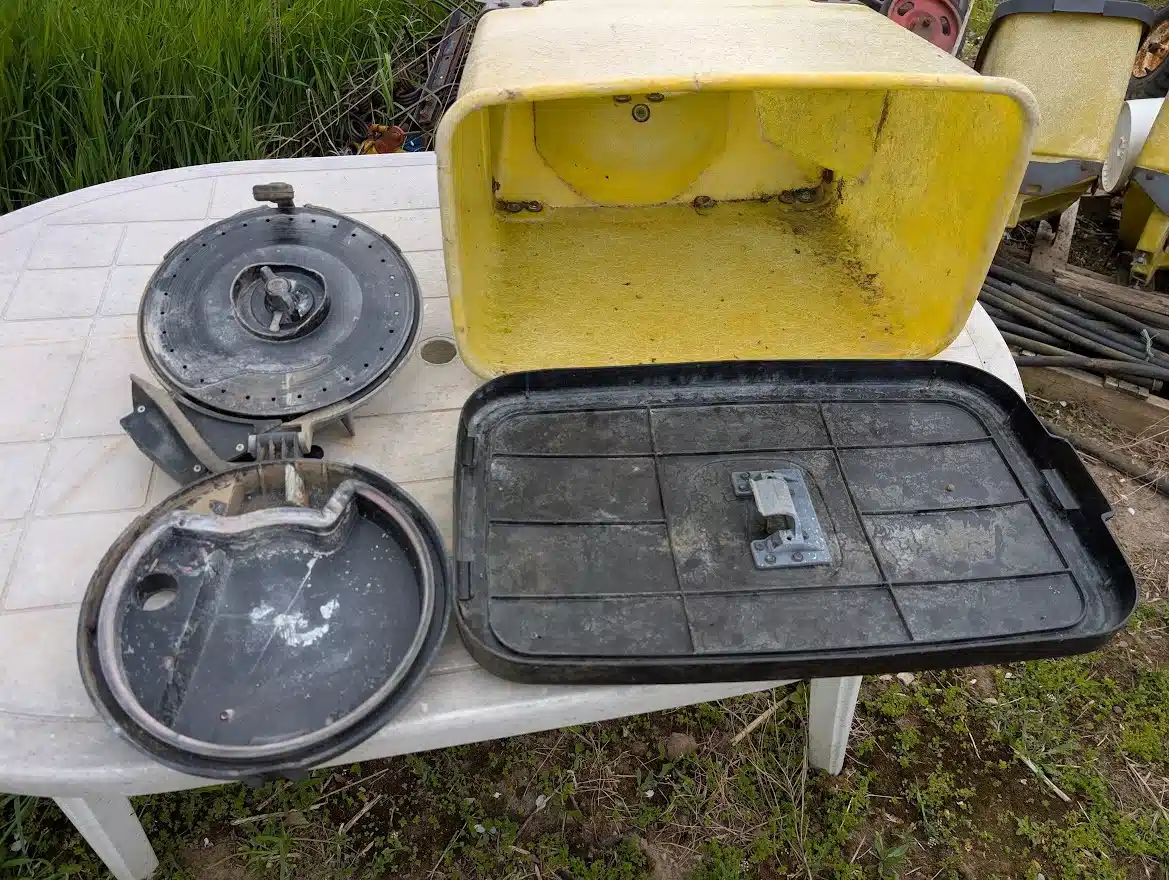 Gallery image 1 for John Deere 7200 Hoppers & Plate Parts New-Used