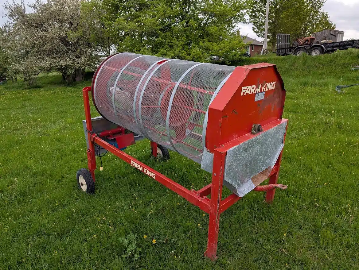 Gallery image 1 for Used Farm King Y360 Grain Cleaner