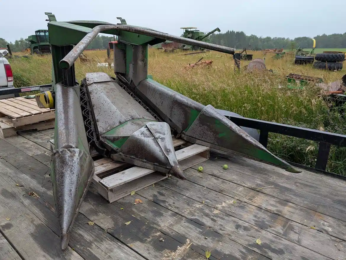 Gallery image 1 for Used John Deere 2 ROW Header - Row Crop